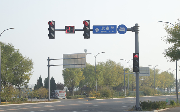 Daxing aeroporti atrofida 400 ta kam quvvatli yoritish moslamalari va 800600 ortga hisoblash taymerlari
