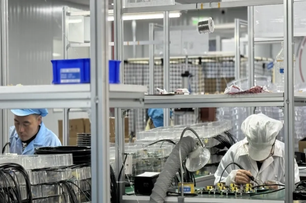 Plastik korpusli FAMA ovozli piyoda signallari noyabr oyida 7500 dan ortiq sotilgan, 1000 dan ortiq chorrahalarda oʻrnatilgan. Plastik korpusli FAMA ovozli piyoda signallari noyabr oyida 7500 dan ortiq sotilgan, 1000 dan ortiq chorrahalarda oʻrnatilgan.