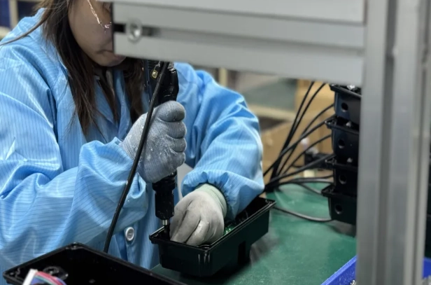 Plastik korpusli FAMA ovozli piyoda signallari noyabr oyida 7500 dan ortiq sotilgan, 1000 dan ortiq chorrahalarda oʻrnatilgan. Plastik korpusli FAMA ovozli piyoda signallari noyabr oyida 7500 dan ortiq sotilgan, 1000 dan ortiq chorrahalarda oʻrnatilgan.