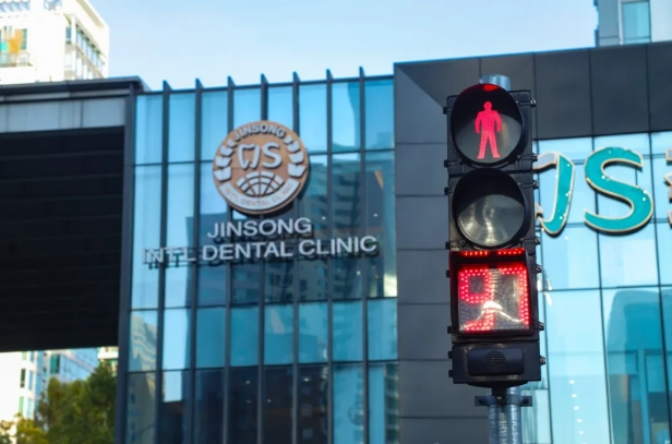 Plastik korpusli FAMA ovozli piyoda signallari noyabr oyida 7500 dan ortiq sotilgan, 1000 dan ortiq chorrahalarda oʻrnatilgan. Plastik korpusli FAMA ovozli piyoda signallari noyabr oyida 7500 dan ortiq sotilgan, 1000 dan ortiq chorrahalarda oʻrnatilgan.