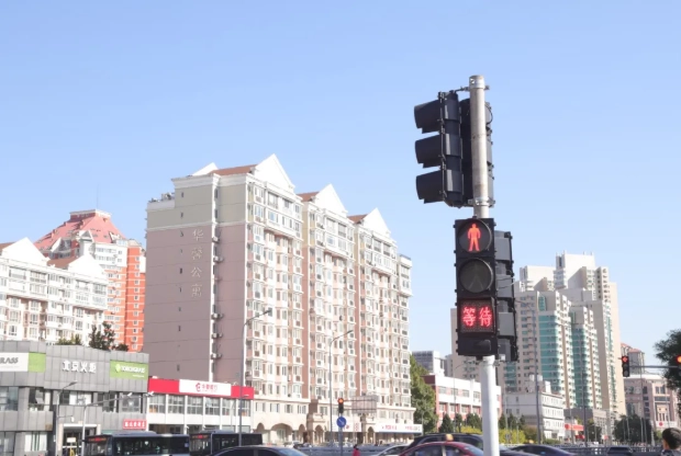 Plastik korpusli FAMA ovozli piyoda signallari noyabr oyida 7500 dan ortiq sotilgan, 1000 dan ortiq chorrahalarda oʻrnatilgan. Plastik korpusli FAMA ovozli piyoda signallari noyabr oyida 7500 dan ortiq sotilgan, 1000 dan ortiq chorrahalarda oʻrnatilgan.